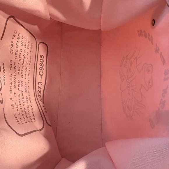 Large Coach Tote crafted of recycled canvas - Picture 5 of 7